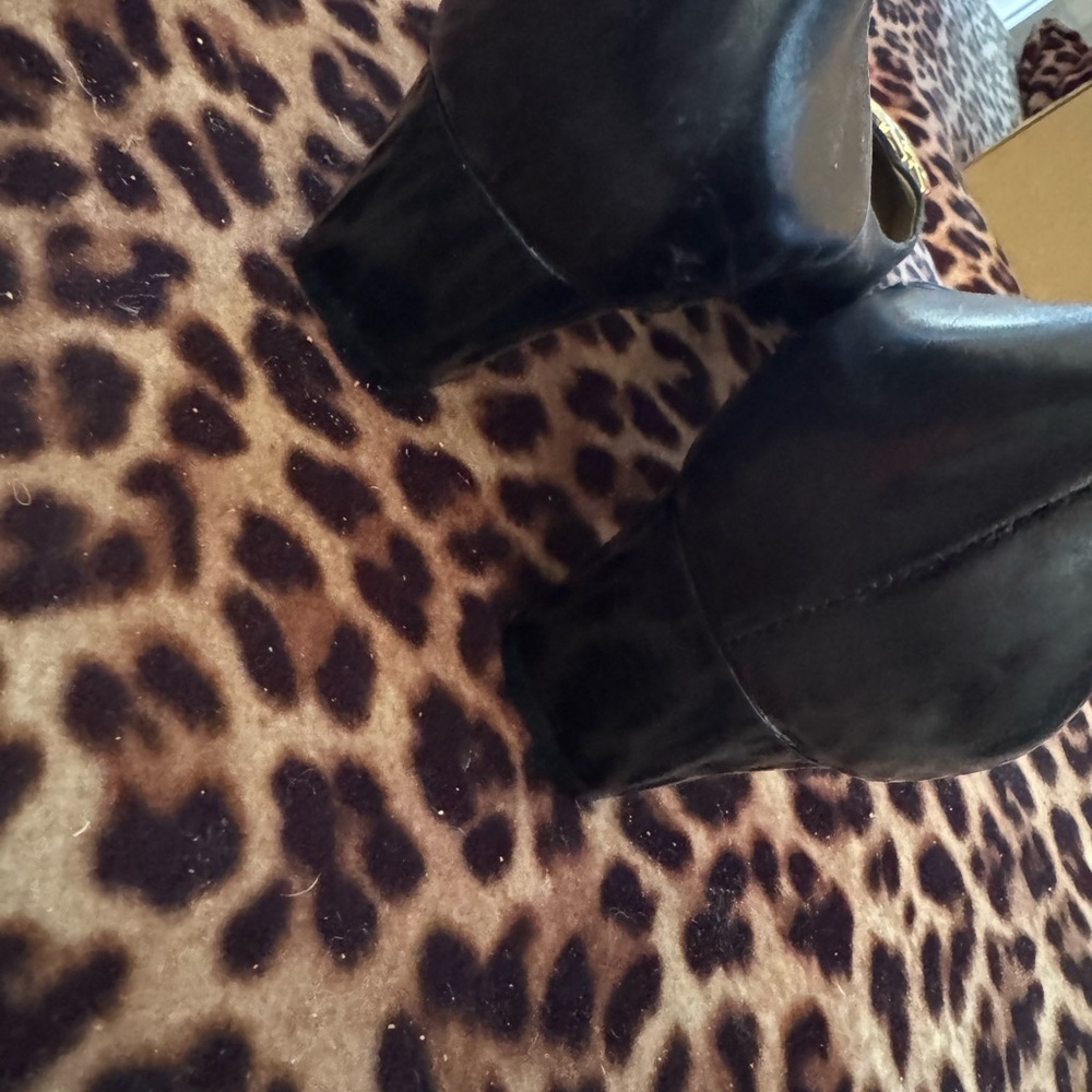 Tory Burch Black Leather Low Block Heels (9) - Picture 4 of 5